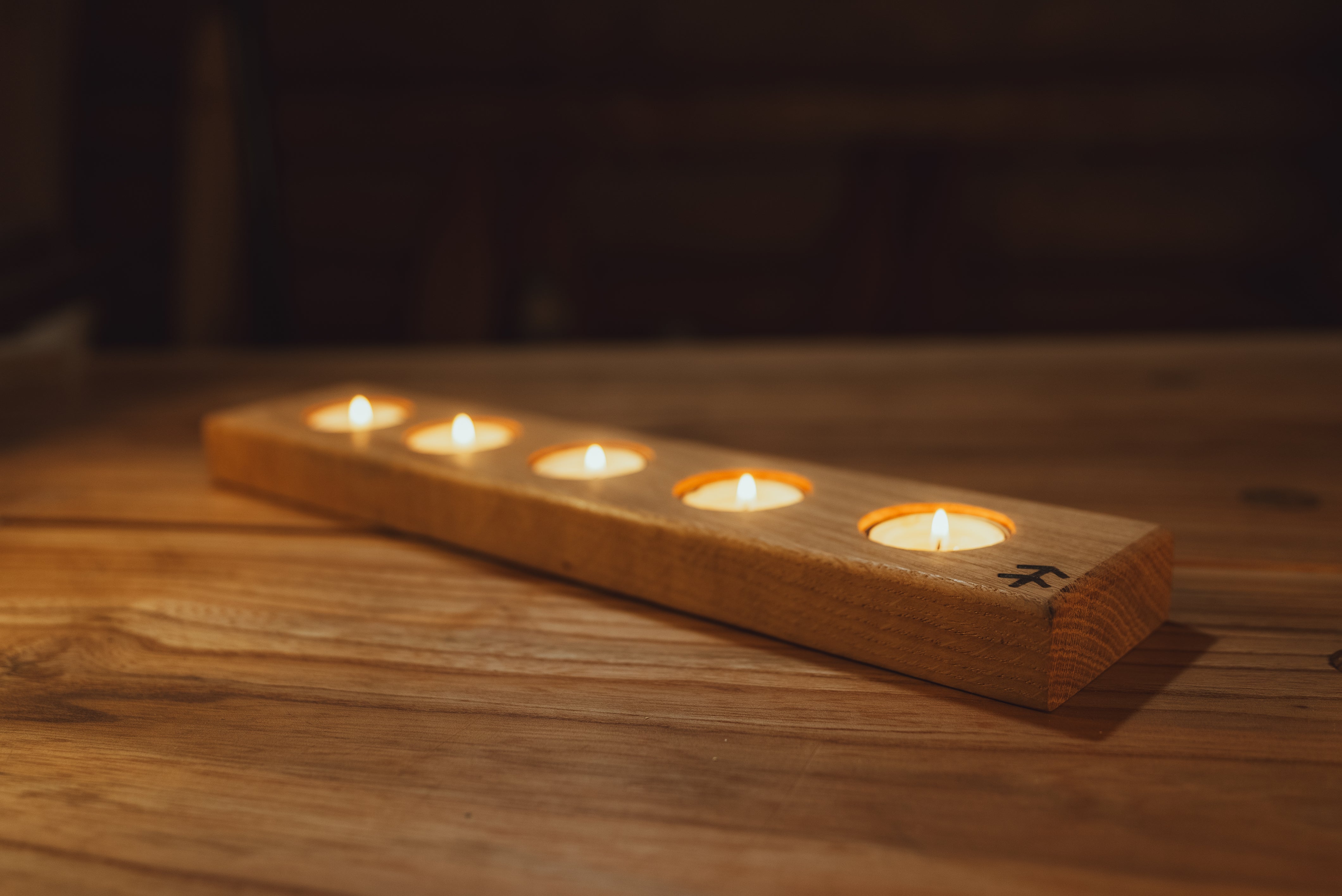 Oak tea light holder outlet